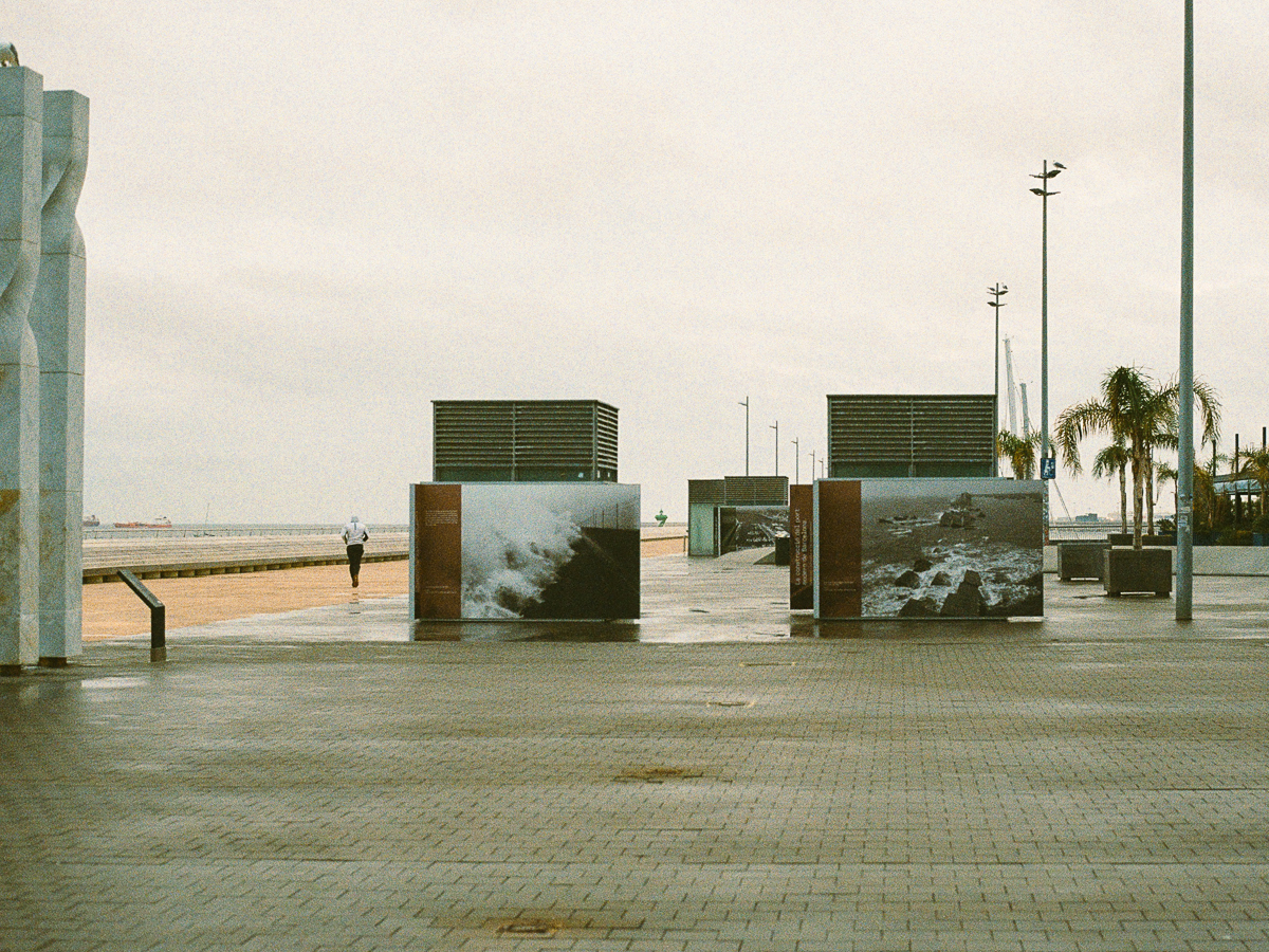 Coureur &agrave; la plage (Barcelone)